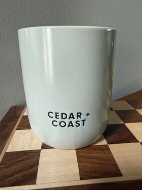 Bellevue Luxury Cedar + Coast 10 oz Soy Blend Candle Gray Ceramic New